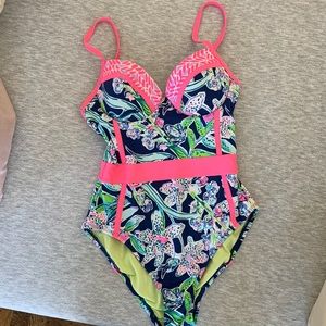 Stunning Lily Pulitzer bathing suit — size 4